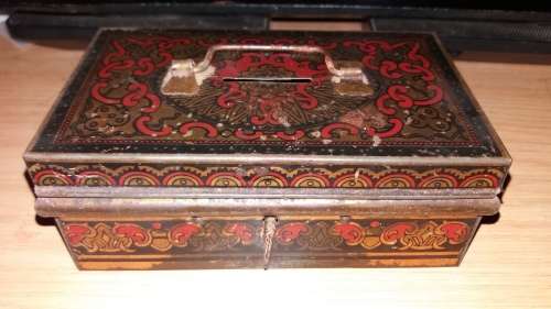Beautiful Vintage Money Box Tin With Key. (Lock does not work)