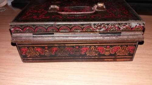 Beautiful Vintage Money Box Tin With Key. (Lock does not work)