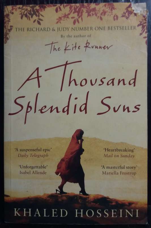 A Thousand Splendid Suns - Khaled Hosseini (Medium Paperback)
