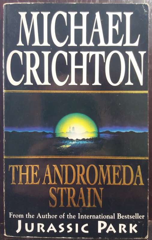 The Andromeda Strain - Michael Crichton (Small Paperback)
