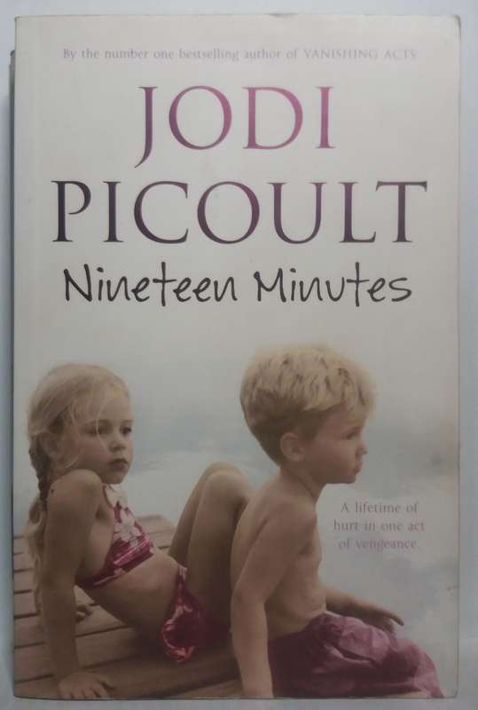 Nineteen Minutes - Jodi Picoult (Large Paperback)