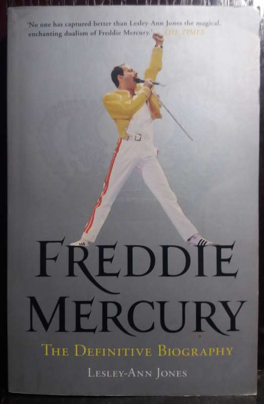 Freddie Mercury: The Definitive Biography - Lesley-Ann Jones (Medium Paperback)