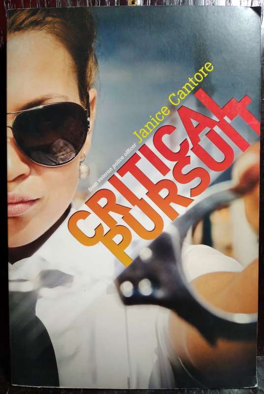 Critical Pursuit - Janice Cantore (Standard Paperback)