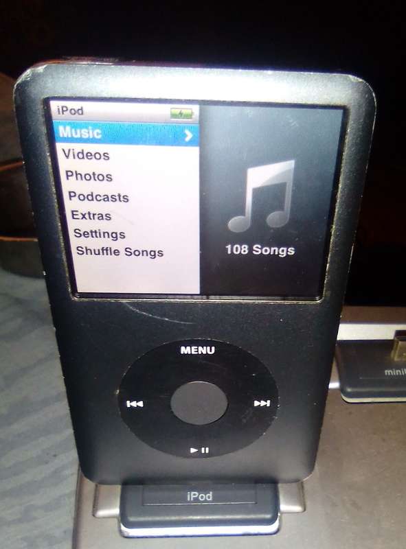 *** RARE *** APPLE I-POD CLASSIC 160gb - 6th GENERATION - R2500 Market Value