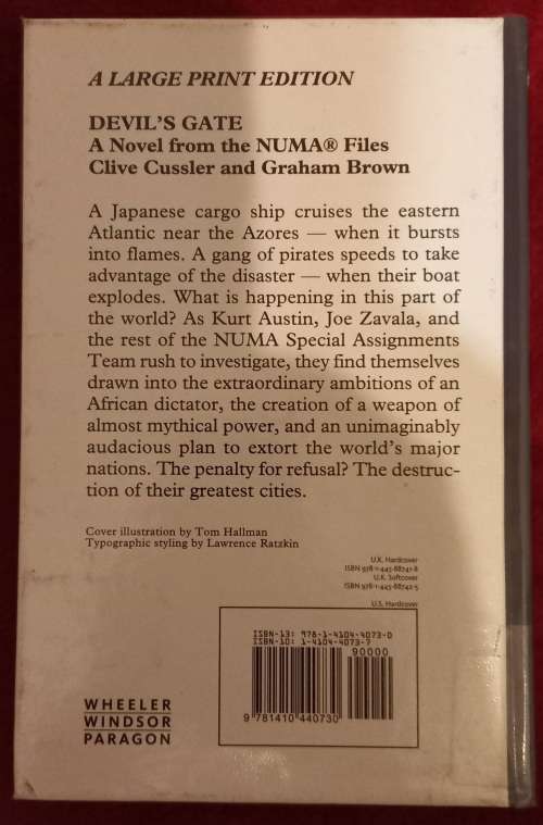 Devil`s Gate - Clive Cussler (Large print edition hardcover)