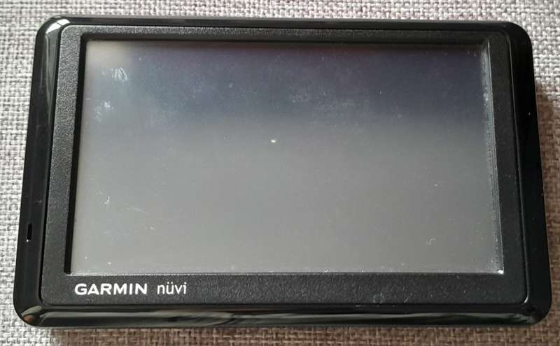 Garmin Nuvi 1310 with pouch and accessories