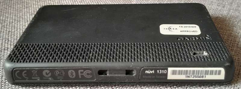 Garmin Nuvi 1310 with pouch and accessories
