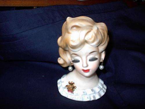 R10 NO RESERVE!!!   LADIES HEAD VASE