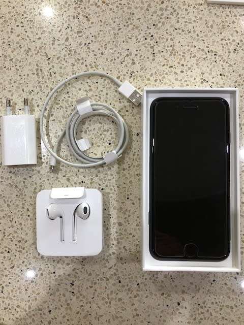 Black IPhone 7 128gb Bundle