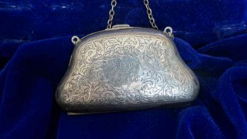 EXQUISITE!! SOLID SILVER EARLY 1900'S HALLMARKED PURSE, INSCRIBED: DASH FROM HUNTER KAR