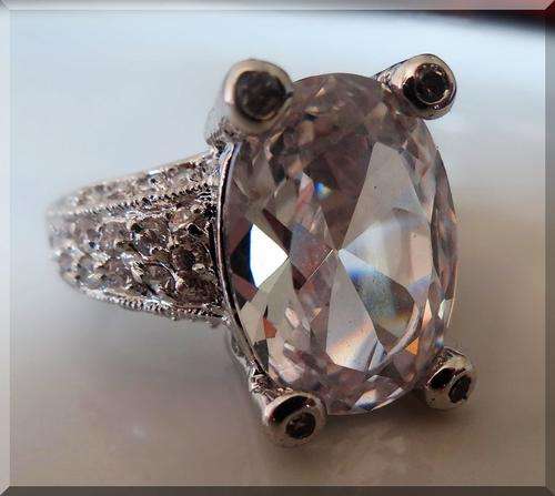 ***LOW START***!!! BEAUTIFUL WHITE GOLD PLATED CZ DIAMOND RING WITH EXCELLENT CUT