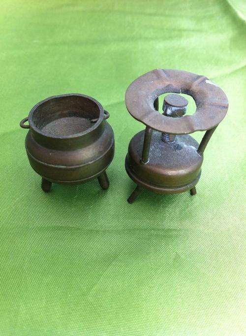 Tiny Miniature lot of 2 +-1.2cm Brass Potjie Pot and Gas Stove