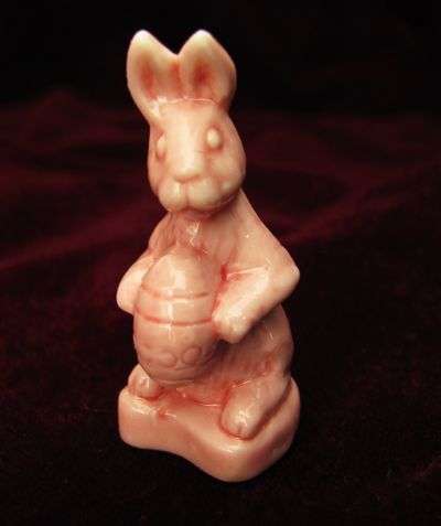 CALENDER SERIES!!! BEAUTIFUL WADE WHIMSIE APRIL EASTER BUNNY FIGURINE- EXQUISITE!!