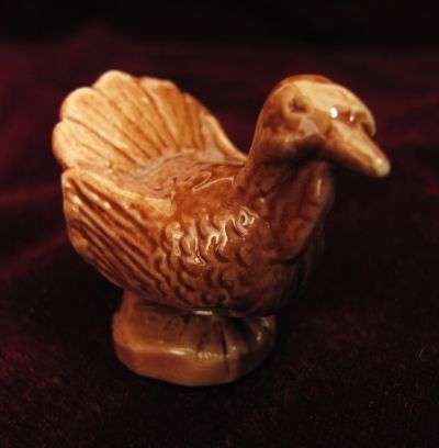 CALENDER SERIES!!! BEAUTIFUL WADE WHIMSIE NOVEMBER "TURKEY" FIGURINE- EXQUISITE!!