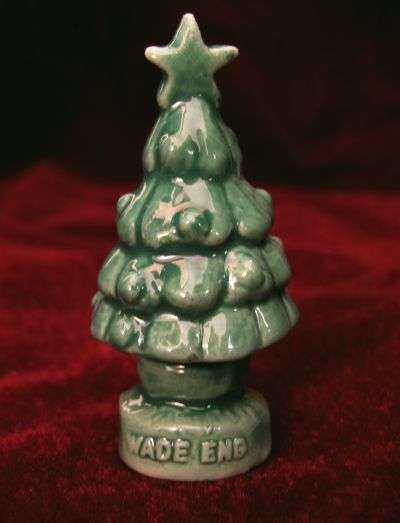 ***CALENDER SERIES***!!! MINIATURE WADE WHIMSIE CHRISTMAS TREE FOR DECEMBER - WONDERFUL CONDITION!!!