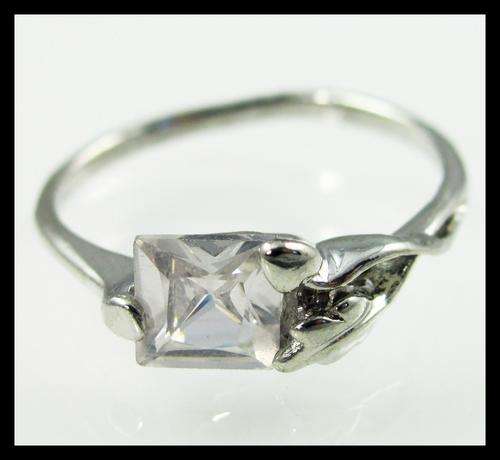 STYLISH!!! BEAUTIFUL CZ DIAMOND SET IN BEAUTIFUL WHITE GOLD PLATED LEAF MOTIF DESIGNED RING SIZE 8/9