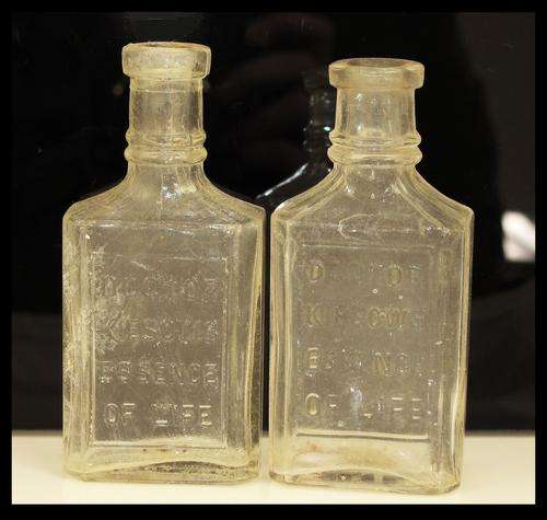 ***HIGHLY COLLECTABLE*** TWO DOCTOR KIESOWS ESSENCE OF LIFE ANTIQUE BOTTLES