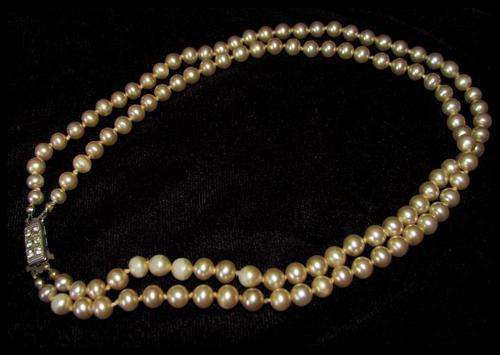***VINTAGE*** EXQUISITE LADIES VINTAGE FAUX PEARLS NECKLACE WITH STAMPED MADE IN ENGLAND CLASP