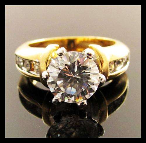 UNUSUAL!!! STYLISH SIMULATED DIAMONDS SET IN CENTER OF 18K YELLOW GOLD PLATED RING SZ 5
