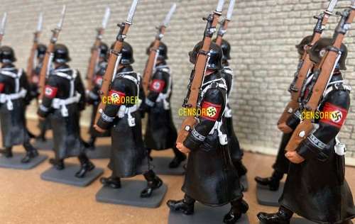 King and Country WW2 Waffen SS (WINTER OUTFIT)