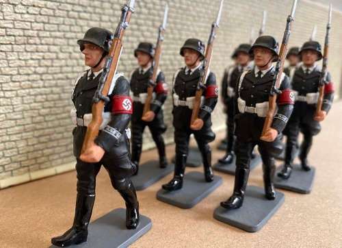 KING and COUNTRY`S WW2 WAFFEN SS (SUMMER OUTFIT)