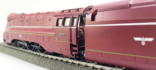 MARKLIN BR 03.10 STREAMLINED LOCO (HO)