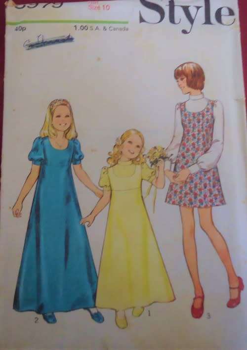 STYLE 3979 GIRLS FORMAL DRESS SIZE 10 YEARS COMPLETE-UNCUT-FACTORY FOLDED