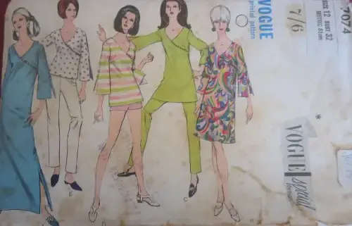 VINTAGE VOGUE 7074 DRESS -TUNIC-OVERBLOUSE-PANTS-SHORTS SIZE 12 BUST 32` COMPLETE -ZIPLOC BAG