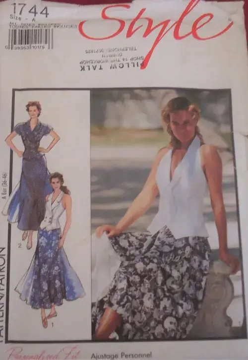 STYLE 1744 DOUBLE BREASTED BLOUSE & SKIRT SIZE A  8 - 18 -COMPLETE - TORN PK SUPPLIED IN ZIPLOC