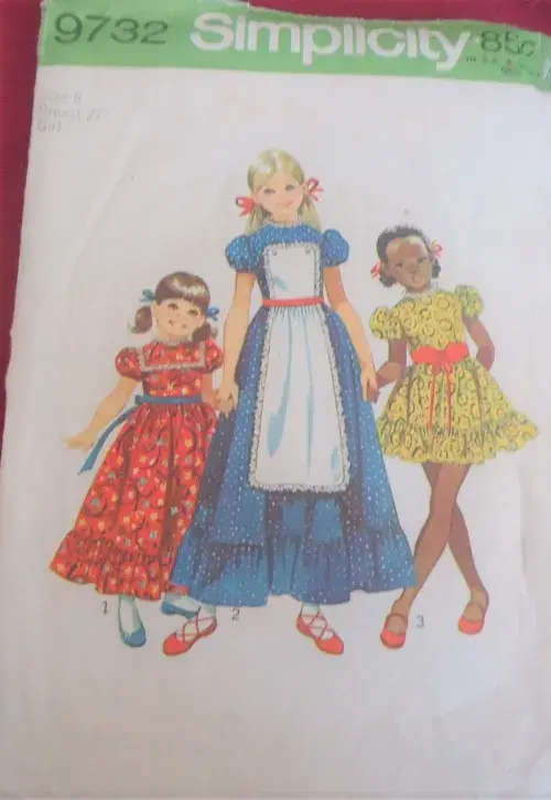 SIMPLICITY PATTERNS 9732 GIRL`S DRESS WITH APRON SIZE 8 YEARS BREAST 27` COMPLETE