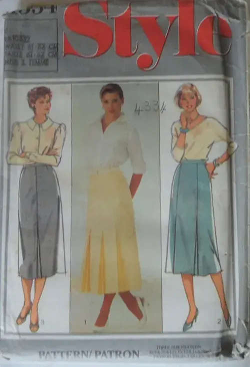 STYLE 4334 SET OF SKIRTS SIZE 8-10-12 WAIST 61-67 CM COMPLETE-UNCUT-F/FOLDED - SEWING PATTERN