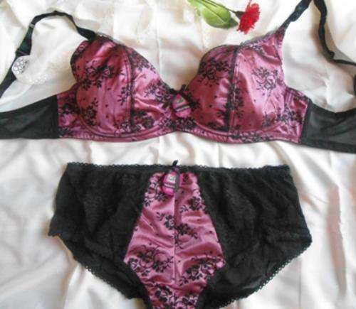 BEAUTIFUL PURPLE-PINK BRA & PANTY COVERED WITH CLASSY BLACK LACE! SIZES 36D; 38D; 40D & 42D.