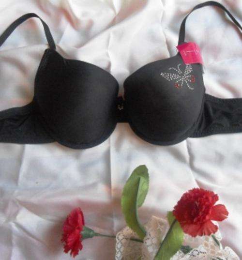 BEAUTIFUL BLACK BRA WITH PRETTY BUTTERFLY STUDS!!!! 34B