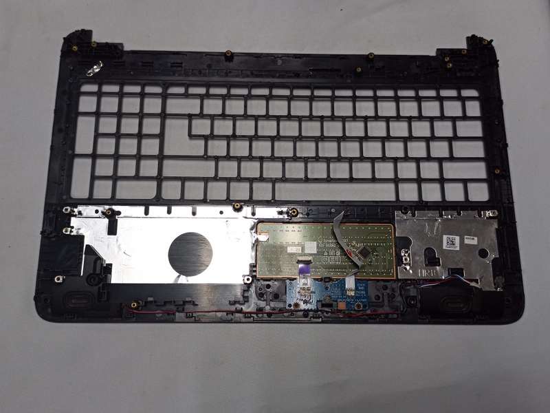 HP 255 G4 Palmrest w/Touchpad - AP1EM000A00