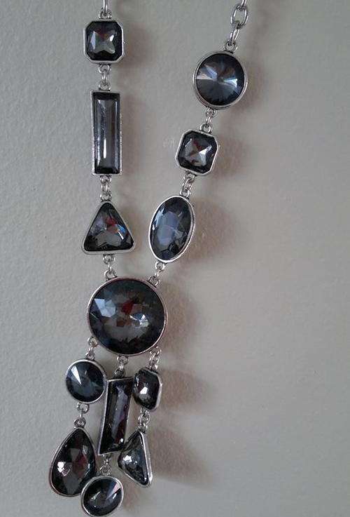 A MUST !!!!!!!!!!!!!!- Absolute gorgeous black stonenecklace