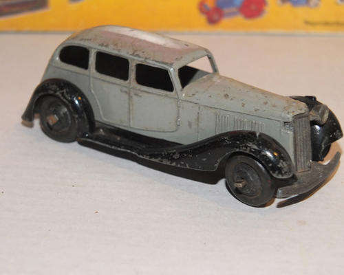 DINKY TOYS No.36a ARMSTRONG SIDDELEY SALOON