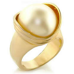 SYNTHETIC PEARL BAND RING SIZE 6***
