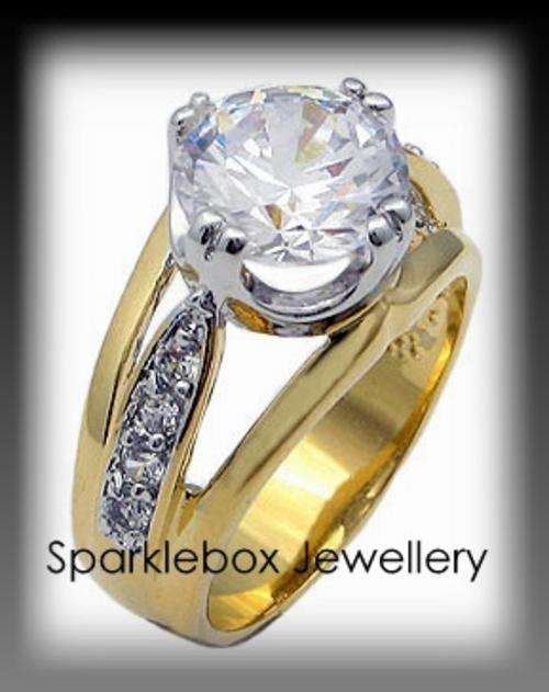 ****CLEARANCE SALE**** PRICESS CUT PRONG -SET SIMULATED DIAMOND BAND RING SIZE 6