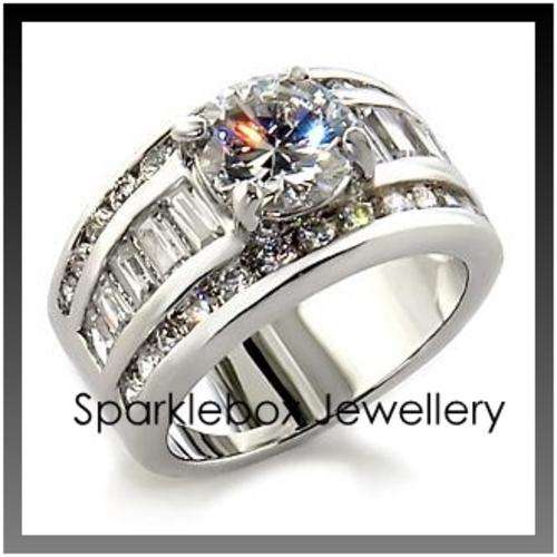 ~PRINCESS CUT PRONG SETTING CZ BAND RING SIZE 7~***
