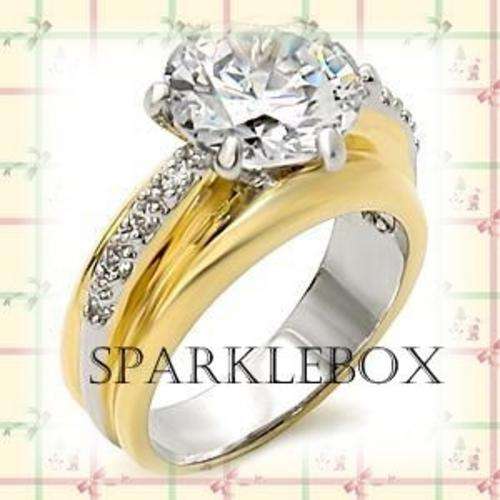 ***GORGEOUS PRINCESS CUT PRONG SETTING CZ BAND RING*** SIZE 6