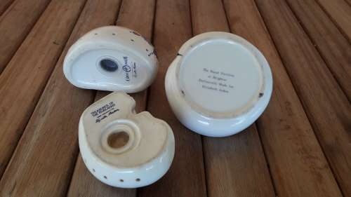 A collection of assorted Elizabeth Arden collectables