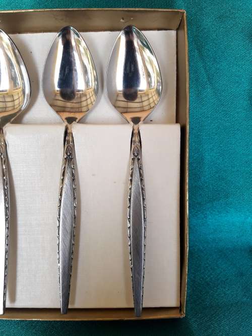 A set of 4 community stainless steel teaspoons