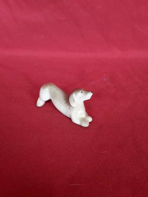 A cute ornamental dog set