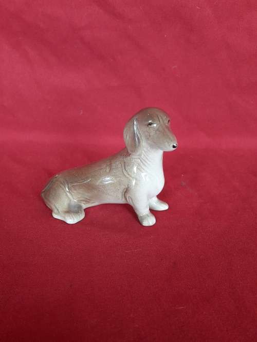 A cute ornamental dog set