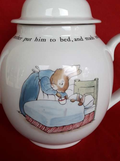 *COLLECTORS ITEM* A beatrix potter Wedgwood Peter Rabbit teapot