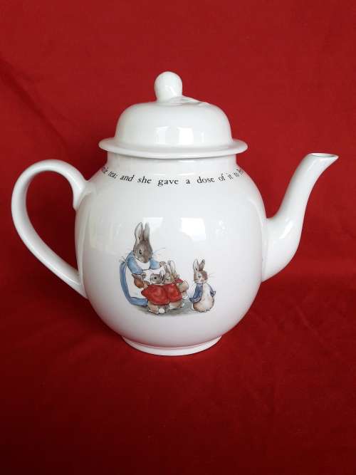 *COLLECTORS ITEM* A beatrix potter Wedgwood Peter Rabbit teapot