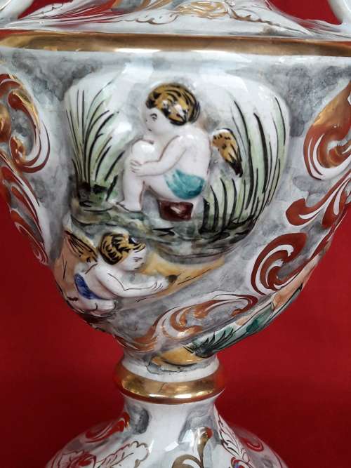 A beautiful Capodimonte vase with lid
