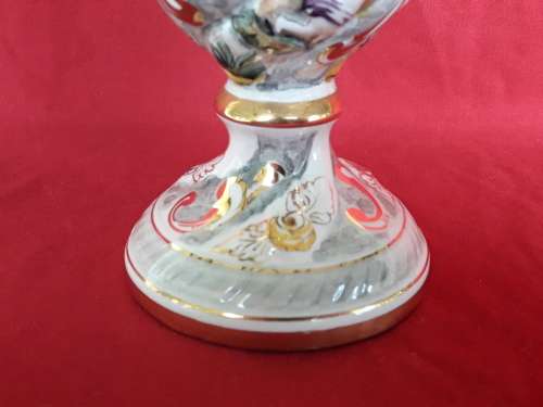 A beautiful Capodimonte vase with lid