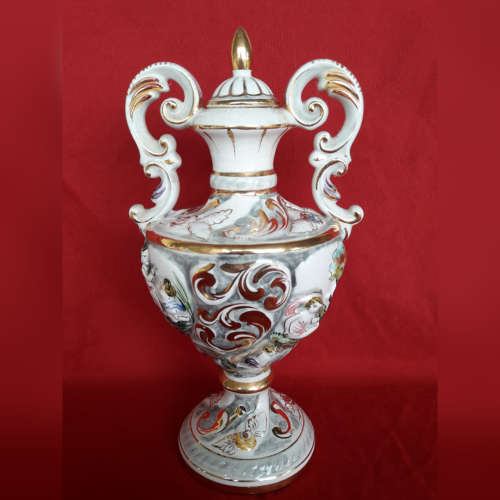 A beautiful Capodimonte vase with lid