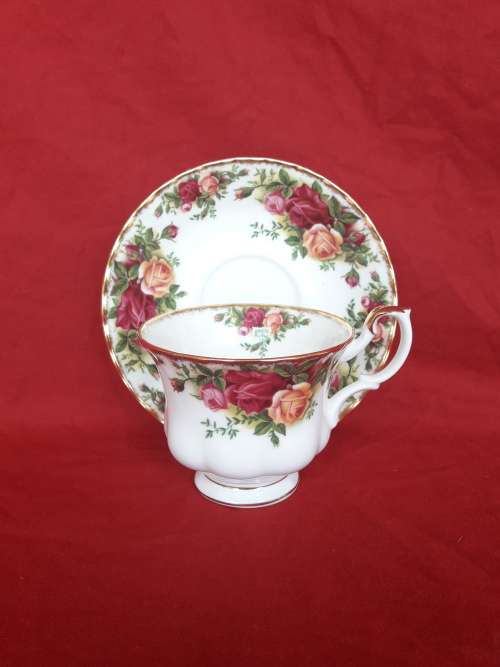 A beautiful Old Country Rose`s Royal Albert duo